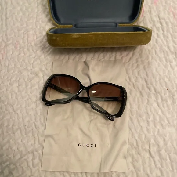 Gucci | Accessories | Gucci Sunglasses 9 Worn Once | Poshmark display picture 2
